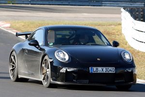 【スクープ】サーキットを激走中！ 新型ポルシェ911 GT3はターボになるのか否か ？