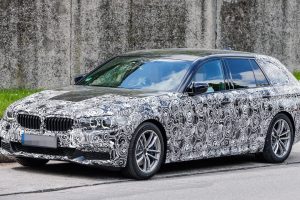 【スクープ】早くもワゴン版をキャッチ！ 次期BMW５シリーズ・ツーリングはよりスタイリッシュに