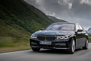 4WDもあり！ BMWがプラグインハイブリッド、740eの詳細と新着写真を公開