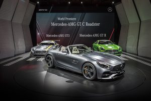 【パリモーターショー2016】メルセデス・ベンツがAMG GTロードスターを初公開! まさかのサプライズも!