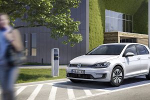 【LAショー2016】VWが新型ゴルフにEVを追加！ 最大航続距離は300kmに