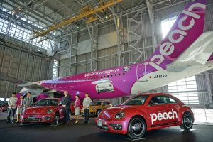 VWとPeachが「ピンク」でコラボ！ 旅／ドライブをもっとハッピーに