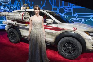 スター・ウォーズ最新作「ローグ・ワン」ワールドプレミア画像満載！ 日産「ローグ」も華を添える