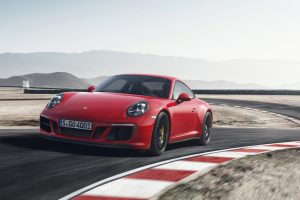 ポルシェ911に走りを極めたスポーツモデル「GTS」がデビュー