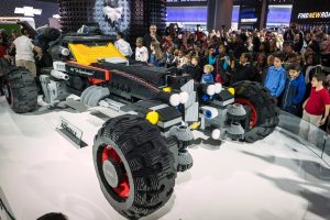 シボレーがLEGOブロックで実物大「バットモービル」を作っちゃった