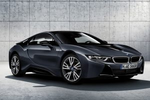 BMWがハイブリッドスポーツカー「i8」に専用カラーの限定モデルを設定