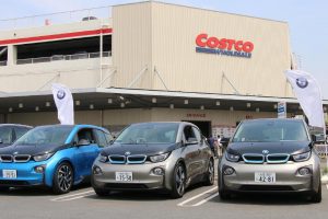 試乗するだけで3000円もらえる！ BMWが「コストコ」と電気自動車（EV）の合同キャンペーンを開催