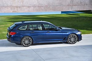 BMWの新型5シリーズツーリングが発売