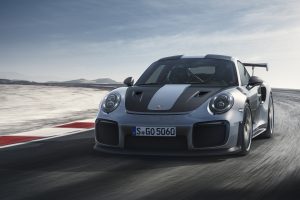 700psでも後輪駆動！ ポルシェ911 GT2RSがデビュー