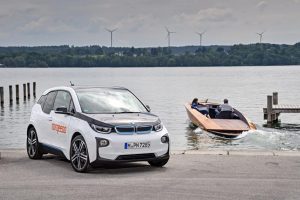 i3は洋上でも活躍？ BMW iの高電圧バッテリーがマリンシステムとドッキング