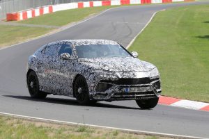 【スクープ】ランボルギーニ世界最速スーパーSUV「ウルス」のPHEVは700馬力のド迫力！