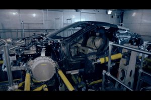 この手もアリ？ BMW i8ロードスターの発表前アピール