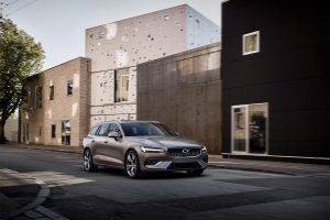 ボルボがミドルワゴンの新型V60を発表！