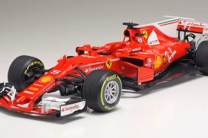 S.ベッテルとともに2017年シーズンを戦ったフェラーリSF70Hが、1/20スケールのプラモデルに！