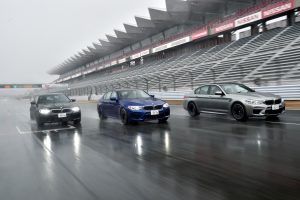 豪雨を吹き飛ばす、最新BMW M5の圧倒的パフォーマンスをFSWで体験