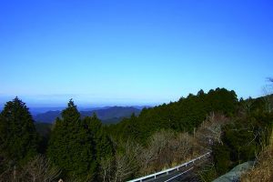 旅心をかき立てる道。絶景ドライブ100選「本宮山スカイライン（愛知県）」