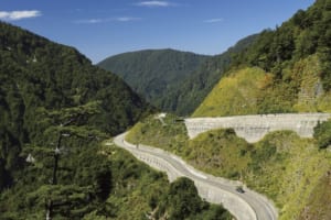 旅心をかき立てる道。絶景ドライブ100選「白山白川郷ホワイトロード（岐阜県／石川県）／国道156号・白川街道（岐阜県／富山県）」