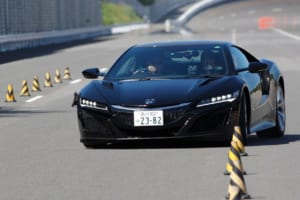 NSX vs GT-R、ミズスマシのようなレーンチェンジで勝利したのは【清水和夫のDST】#77-4