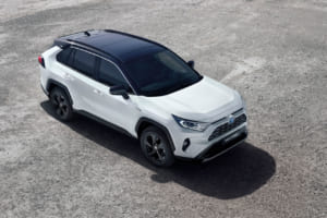 最新の「トヨタRAV4」が欧州デビュー