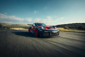 さらに研ぎ澄まされた「ポルシェ911GT2 RS」が限定リリース！