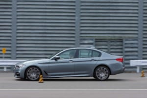 BMW 5シリーズのブレーキ性能はクラストップレベル！一見地味なジャガーXFは基本性能が高い【清水和夫のDST】#81-2/4