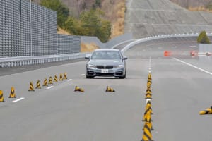 コンピュータだけに任せない！ BMWとジャガー共通のドライバーの能力に委ねるブレーキ設定が操る楽しさを増幅【清水和夫のDST】#81-4/4