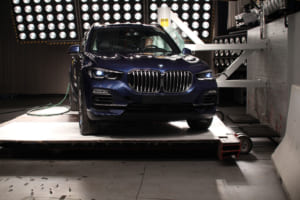 日本にも上陸した新型「BMW X5」の安全度は？