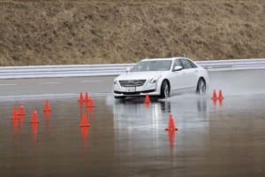 標準でオールシーズンタイヤを履くアメ車のキャデラックCTSはウェットに強し！元祖スポーツサルーンの異名を持つクアトロポルテは？【清水和夫のDST】#83-3/4