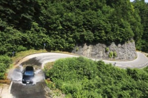 枝を折りつつ進んだ秘境に延びる銀の道（新潟県・枝折峠）【絶景ドライブ 日本の峠を旅する】