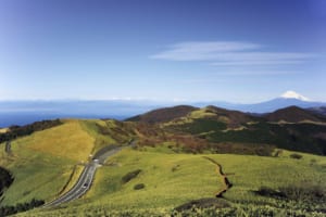 伊豆半島の稜線から海越しの富士を仰ぐ（静岡県・仁科峠）【絶景ドライブ 日本の峠を旅する】