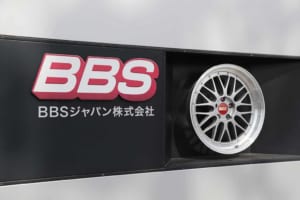 機械と職人による見事なコラボレーション！ 高品質なホイールを生むBBSの生産技術に迫る