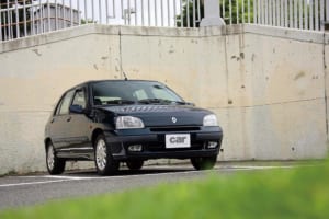 中身で勝負！　ルノー・ルーテシアの豪華内装版【旧車ビギナーは要注意！100万円でドロ沼に陥る!?】