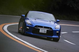 【国内試乗】「日産GT-R」より扱いやすく、乗りやすくなった！