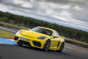 【海外試乗】「ポルシェ 718 ケイマン GT4」高性能エンジンを自在に操る愉悦！