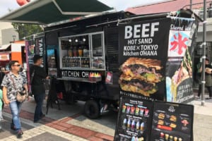 ご当地バーガーやタピオカドリンクも！ 人気キッチンカーも勢揃い!!【ル・ボラン カーズ・ミート2019 神戸】