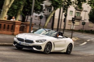 これがBMW Z4のベストバランスモデル!? オープンエアの爽快感に4気筒の軽快感がプラス！