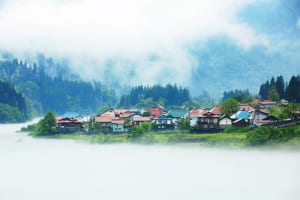 ダムからの冷たい放流水が幻想的な風景を生む（福島県 霧幻峡の渡し）【雲海ドライブ＆スポット Spot 23】