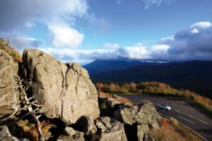 雲の上にそびえる南部富士を振り返りながら峠を越える（岩手県 八幡平アスピーテライン）【雲海ドライブ＆スポット Route 15】