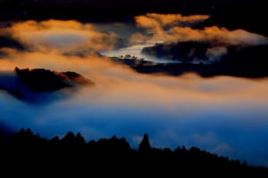 関東の嵐山とも呼ばれる景勝地に濃い川霧が立ちこめていく（茨城県 御前山）【雲海ドライブ＆スポット Spot 30】