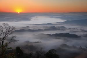 幾重にもひだを重ねる上総丘陵の幻想的な雲海（千葉県 九十九谷展望公園）【雲海ドライブ＆スポット Spot 32】