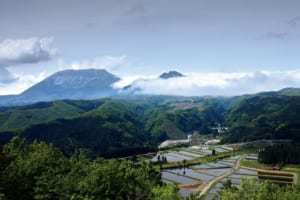 さまざまな表情をもつ霊峰に美しい雲が湧き上がる（鳥取県／岡山県 国道482号・内海乢）【雲海ドライブ＆スポット Route 66】