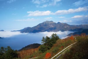 西日本最高峰の石鎚山が雲のじゅうたんに包まれる（愛媛県 石鎚スカイライン）【雲海ドライブ＆スポット Route 77】