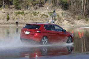 ホンダ・インサイトとプジョー308各々の特徴が現れたウェット路での高い安全性とは【清水和夫のDST】#103-3/4