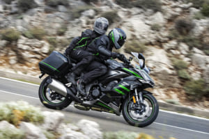 カワサキからスポーツツアラー性能を進化させた「Ninja 1000SX」がリリース！