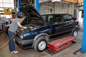 1990年式のVWゴルフIIのメンテナンス、まずエンジン関係から【島下泰久のヤングタイマーダイアリー】