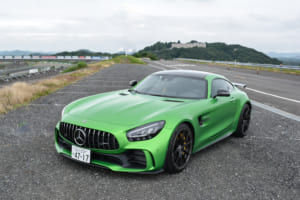 【国内試乗】「メルセデスAMG GT R」公道も走れるレーシングカーとは？