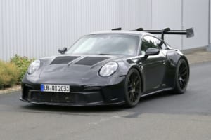 【スクープ】もはや外観はレーシングカー？ 新型「ポルシェ911 GT3RS」の過激すぎるプロトタイプを初キャッチ！