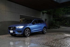 スポーティな走りに加え、洗練度が増したパワートレインも魅力！「ボルボXC60 B6 AWD Rデザイン」【試乗記】