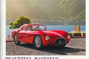 アート系出版社の審美眼を楽しむ！ ブガッティ57SCアトランティークやフェラーリ365GTB4デイトナなどスポーツカー達の華やかな歴史を辿る名車写真集【新書紹介】