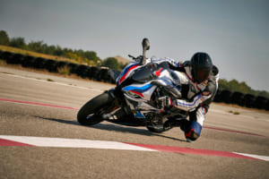 BMWがオートバイにも「Mモデル」を投入！ 「M1000RR」が受注開始